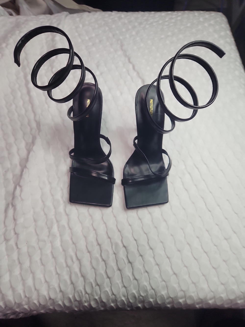 Pretty Little Thing Sz 6 Spiral Strap Black Women's Heels